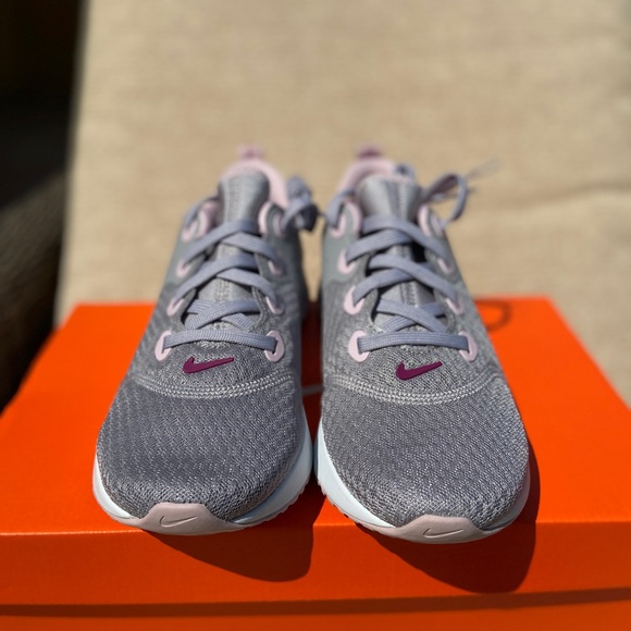 NWT Nike Legend React - Picture 3 of 8